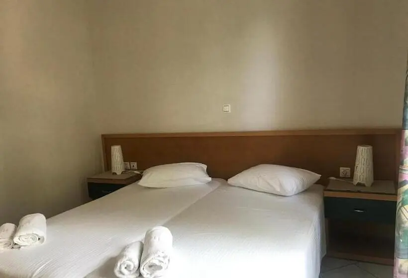 Chambre Standard, Naftilos Studios