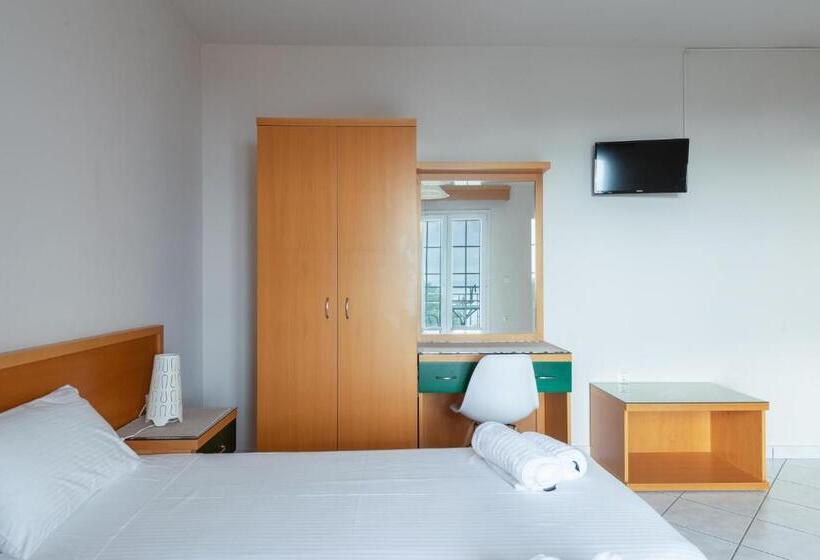 스탠다드 룸, Naftilos Studios