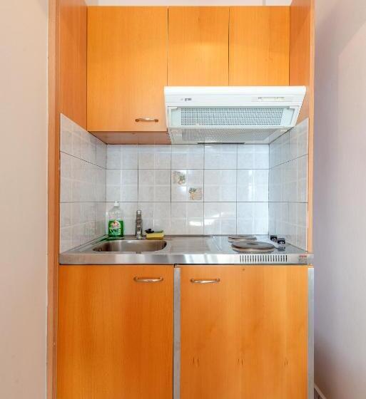 스탠다드 트리플 룸, Naftilos Studios