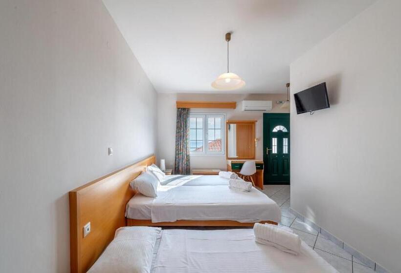 스탠다드 트리플 룸, Naftilos Studios