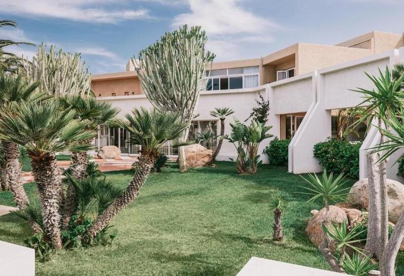 اتاق لوکس سه تخته, Mangia S Pollina Resort