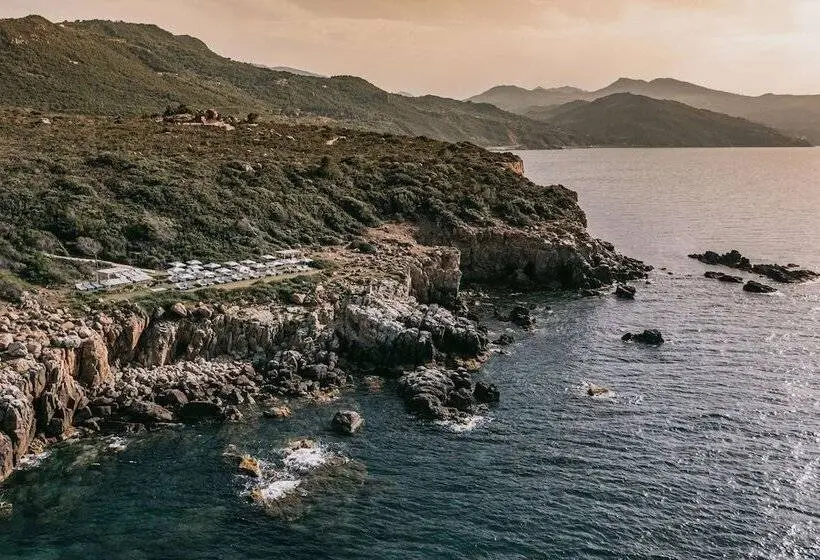 オーシャンビューのデラックストリプルルーム, Mangia’s Pollina Resort