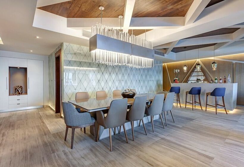 2 Bedroom Deluxe Suite