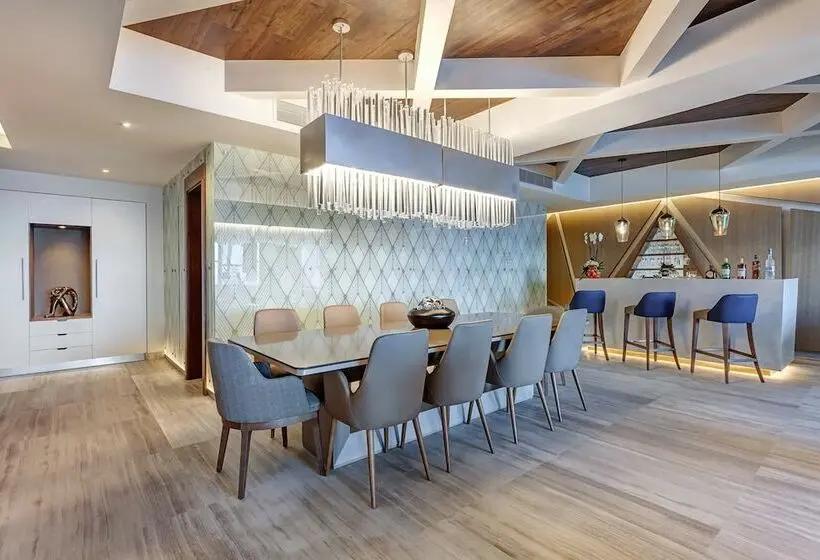 2 Bedroom Deluxe Suite