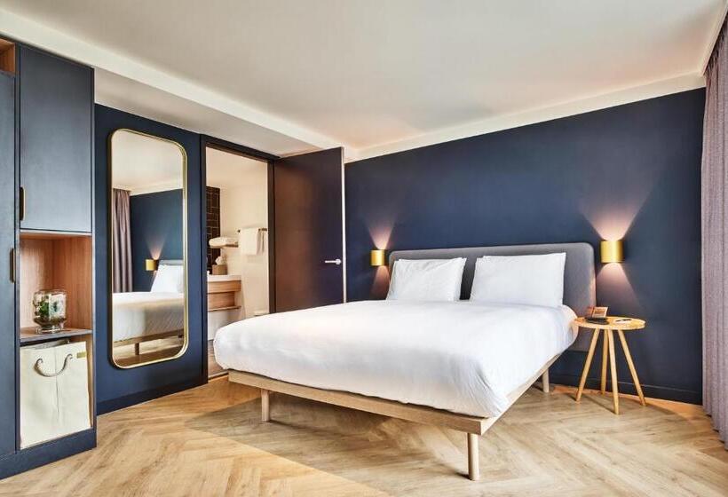 מיטת קינג בסוויטה, Staybridge Suites The Hague   Parliament, An Ihg