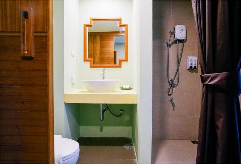 디럭스 룸, The Pineapple