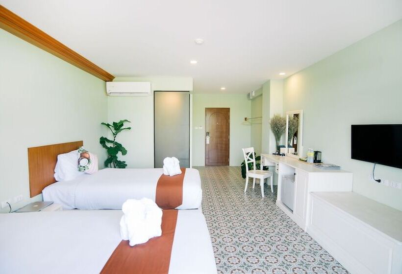 디럭스 룸, The Pineapple