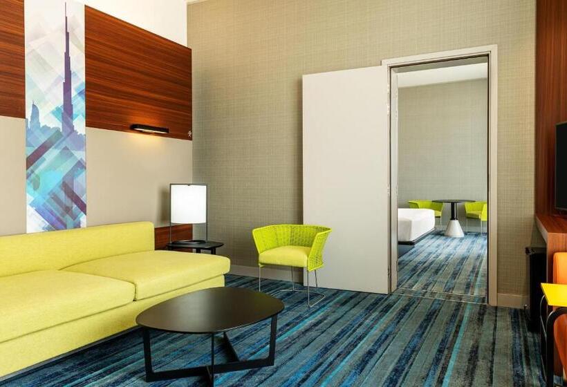 带大床的套房, Aloft Dubai South