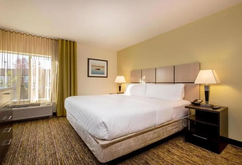 キングサイズベッドのデラックススイート, Candlewood Suites   Dumfries   Quantico, An Ihg