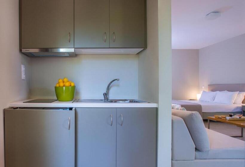 패밀리 룸, Club Agia Anna