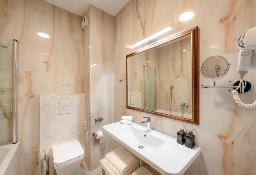 발코니 디럭스 룸, Cvita