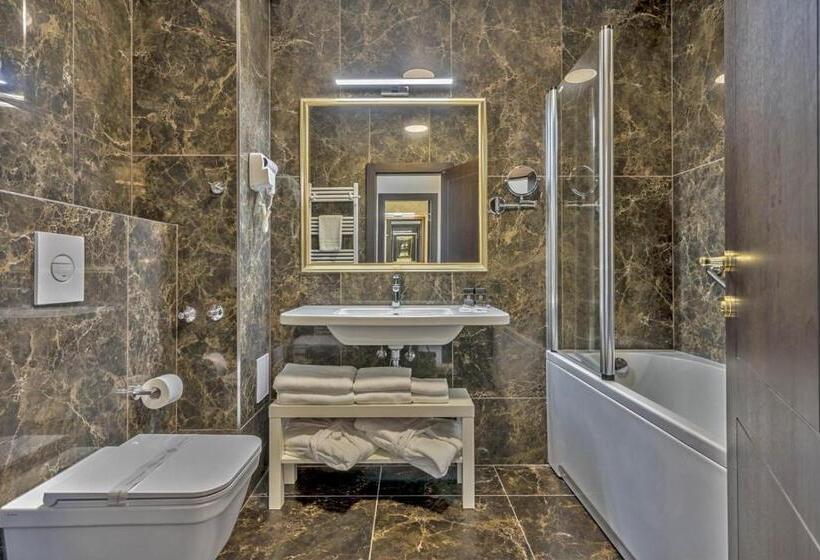 주니어 스위트 바다 전망, Cvita