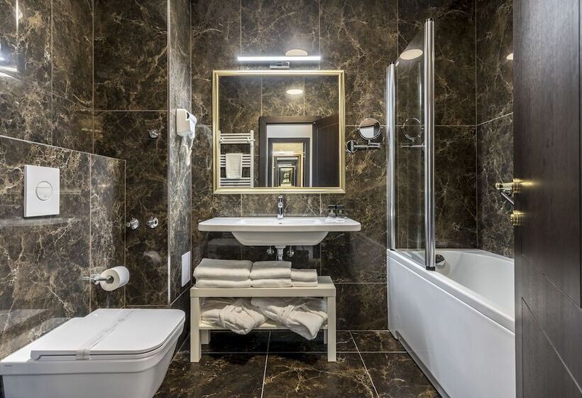 수피리어 룸, Cvita