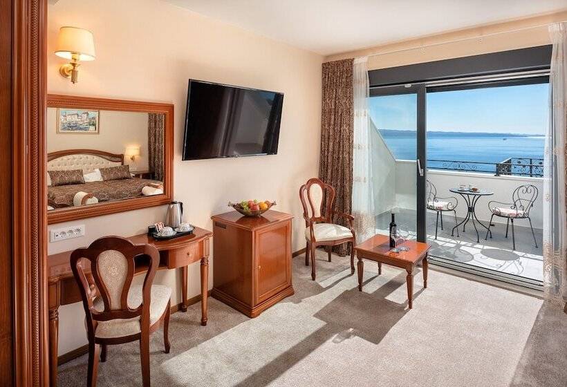 발코니 디럭스 룸, Cvita