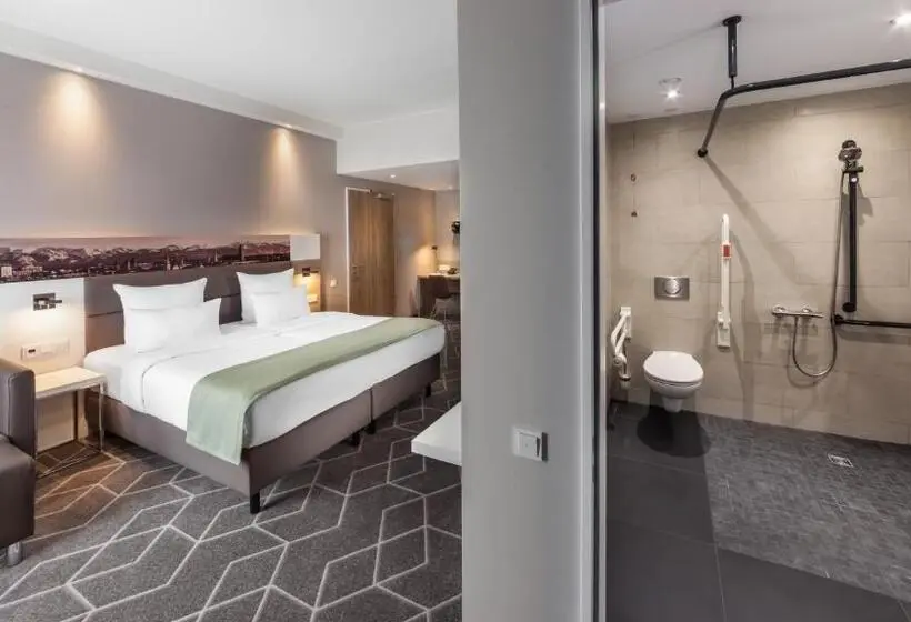 身障者適用クイーンサイズベッドルーム, Holiday Inn Munich   City East, An Ihg