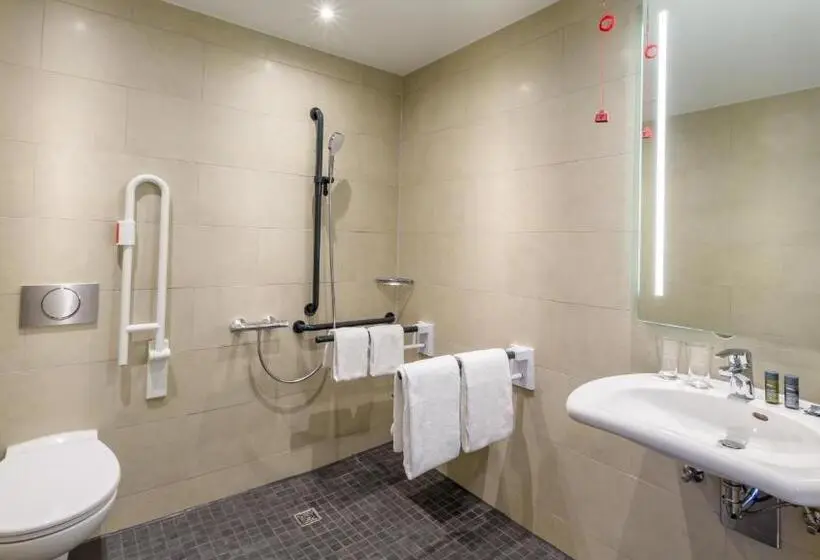 身障者適用クイーンサイズベッドルーム, Holiday Inn Munich   City East, An Ihg