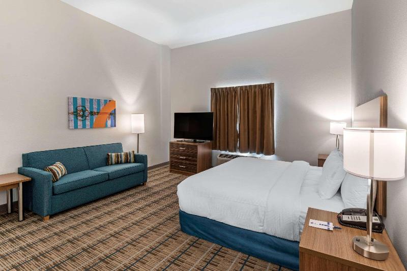 מיטת קינג בסוויטה, Mainstay Suites Denver International Airport