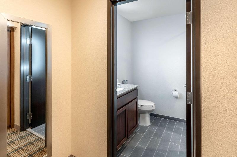 سوییت, Mainstay Suites Denver International Airport