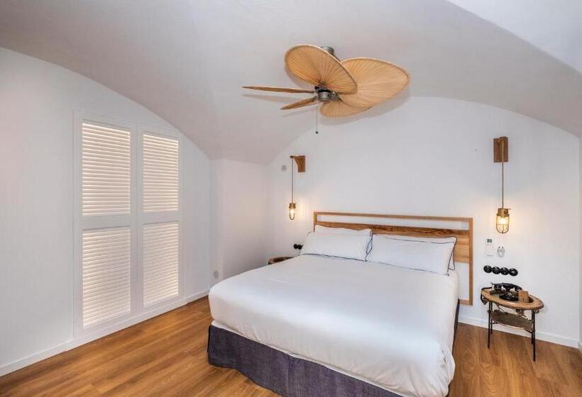 스위트 킹사이즈 침대, Nao Catedral Boutique