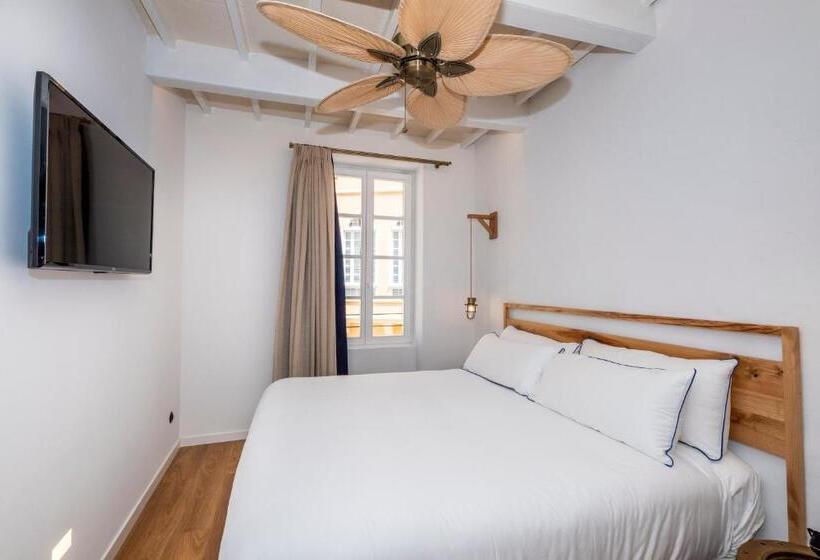 스위트 킹사이즈 침대, Nao Catedral Boutique