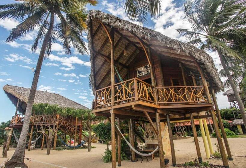 标准平房, Pousada Lacula