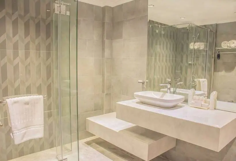 プールの見えるスーペリアルーム, Radisson Blu Resort, Al Khobar Half Moon Bay