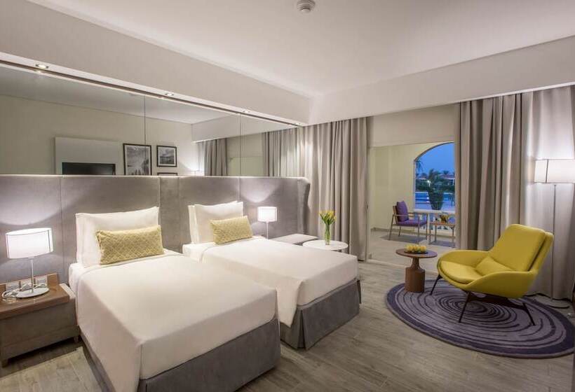 수피리어 룸 풀장 전망, Radisson Blu Resort, Al Khobar Half Moon Bay