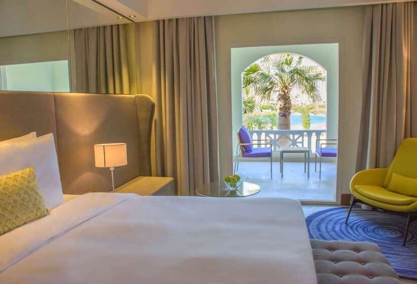 プールの見えるスーペリアルーム, Radisson Blu Resort, Al Khobar Half Moon Bay