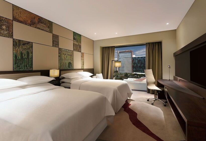 غرفة قياسية مطلّة علي حمام السباحة, Sheraton Grand Bengaluru Whitefield Hotel & Convention Center