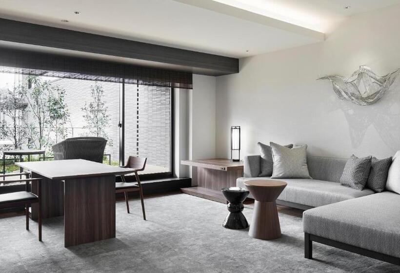 سوئیت با تخت بزرگ, The Thousand Kyoto