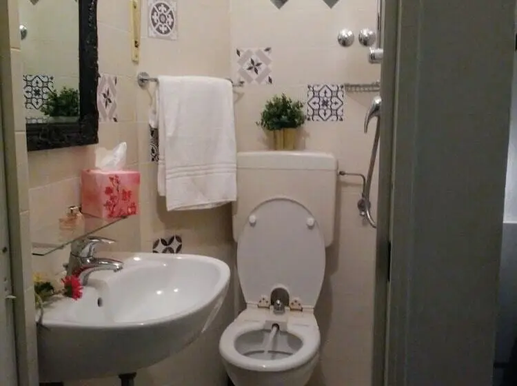 Pokój Ekonomiczny, Wuhostel