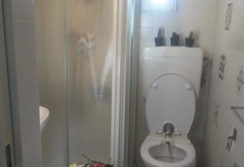 Pokój Czteroosobowy Standard z Balkonem, Wuhostel