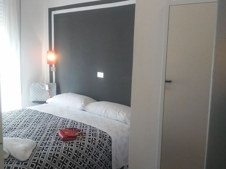 חדר לארבעה סטנדרטי עם מרפסת, Wuhostel