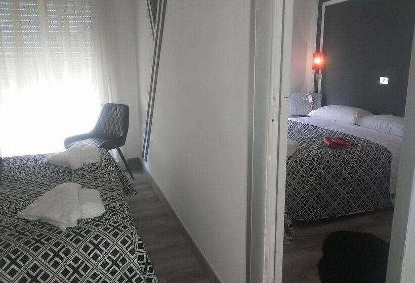 חדר לארבעה סטנדרטי עם מרפסת, Wuhostel