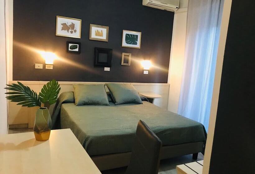 Номер Стандарт с Балконом, Wuhostel