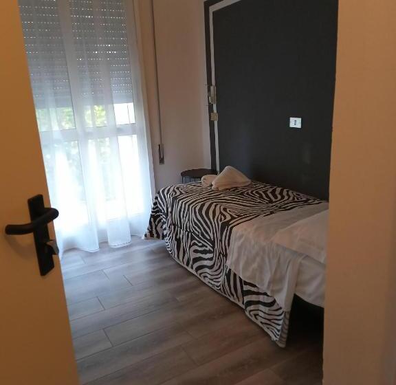 חדר סטנדרט לשלושה עם מרפסת, Wuhostel