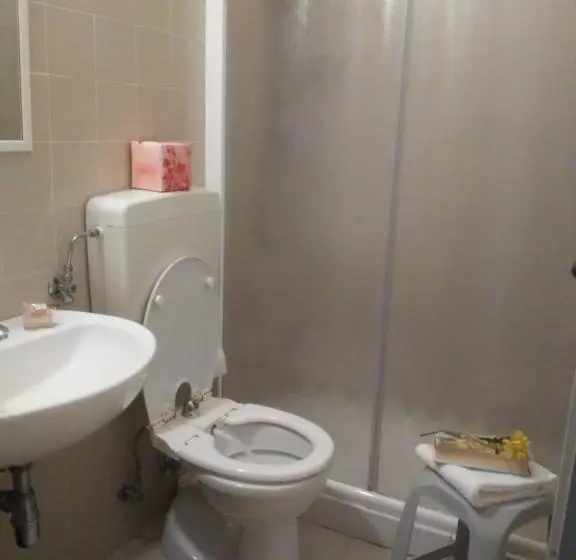 Pokój Trzyosobowy Standard z Balkonem, Wuhostel