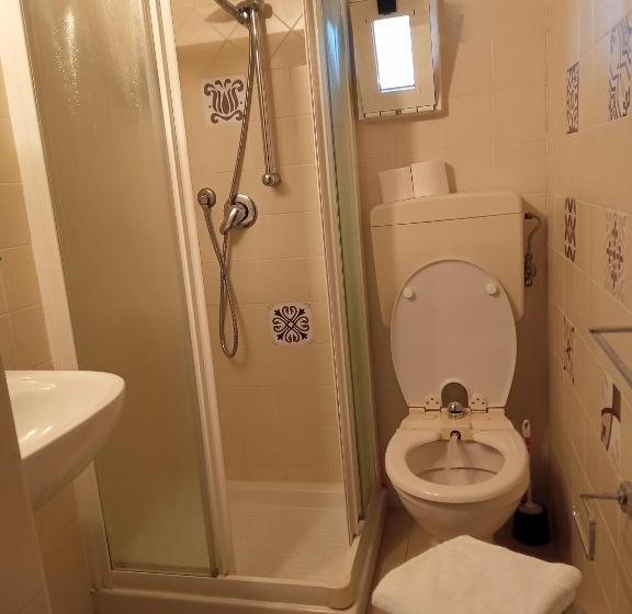 חדר סטנדרט לשלושה עם מרפסת, Wuhostel