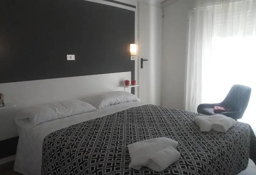 Pokój Czteroosobowy Standard z Balkonem, Wuhostel