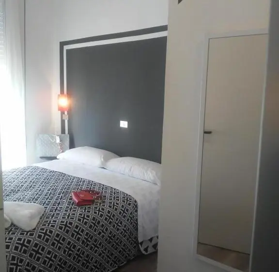Pokój Czteroosobowy Standard z Balkonem, Wuhostel