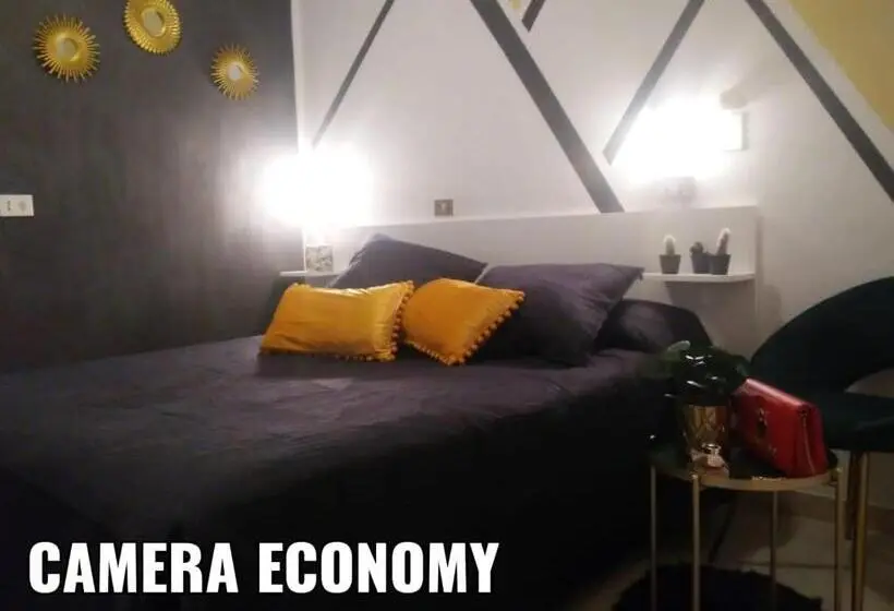 Pokój Ekonomiczny, Wuhostel