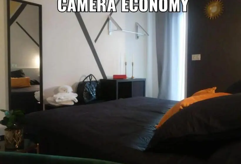 Pokój Ekonomiczny, Wuhostel