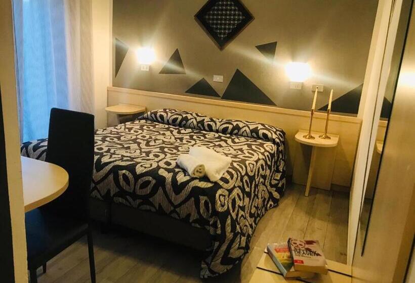 Номер Стандарт с Балконом, Wuhostel