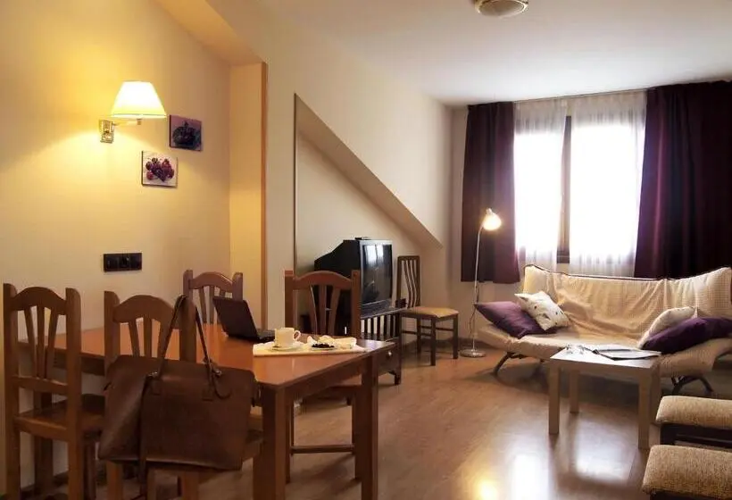 آپارتمان 1 خوابه, Y Apartamentos Arias