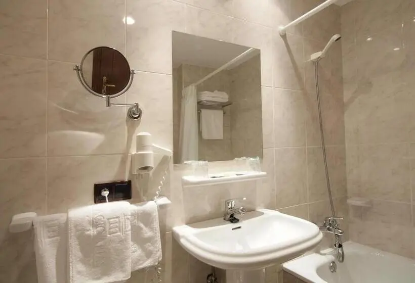 اتاق استاندارد, Y Apartamentos Arias