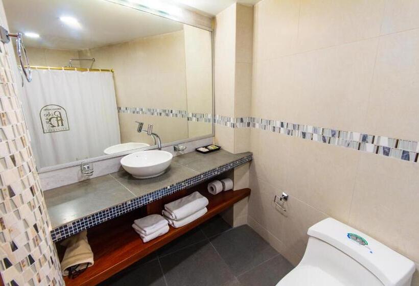 Háromágyas Superior Szoba, Grand Hotel Leon Marino Galapagos