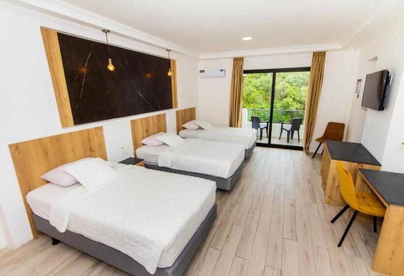 Háromágyas Superior Szoba, Grand Hotel Leon Marino Galapagos