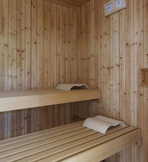 اتاق استاندارد سه تخته با چشم‌انداز باغ, Bed & Wellness Fisterre