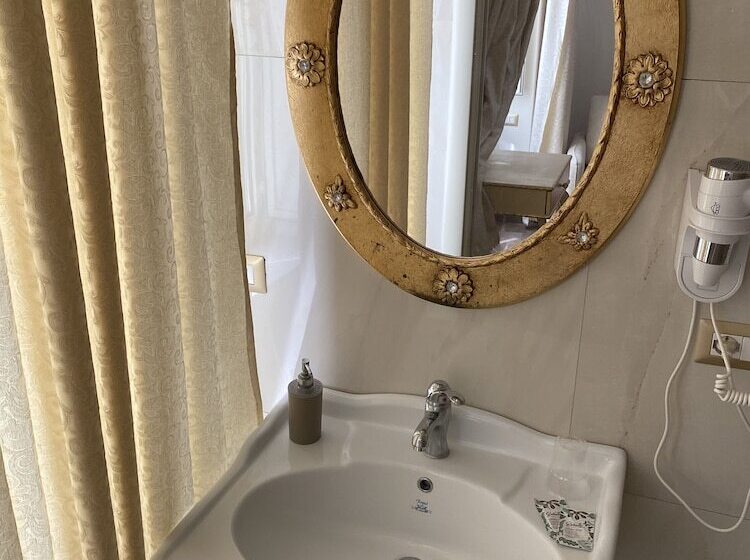 اتاق لوکس چهار تخته, Beb Mariafrancesca