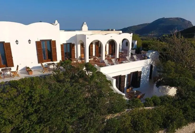 اتاق استاندارد چهار تخته با چشم‌انداز دریا, Guest House Villa Il Gabbiano